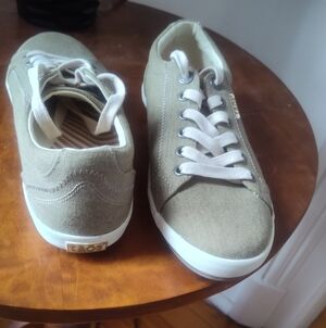 Taos Star Casual Sneaker In Oat Wash